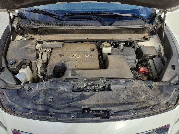 2016 INFINITI QX60 — Engine bay