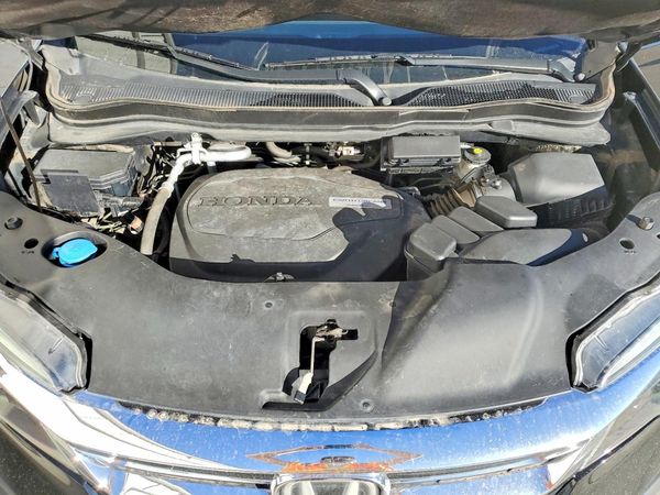 2019 HONDA PILOT EXL — Engine bay