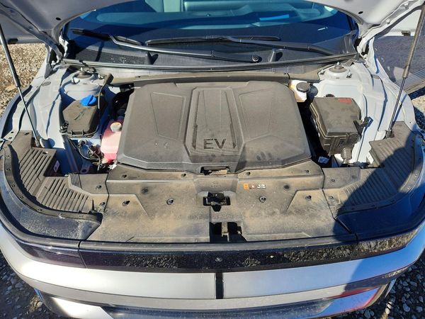 2025 HYUNDAI IONIQ Limited — Engine bay