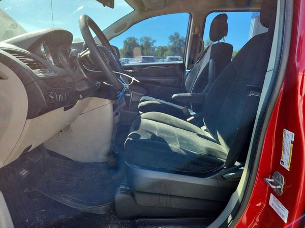 2013 DODGE GRAND CARAVAN SE — DENT
