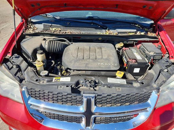 2013 DODGE GRAND CARAVAN SE — Engine bay