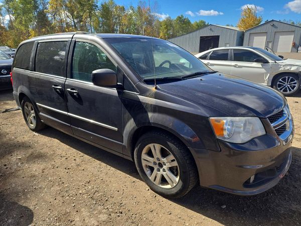 2017 DODGE CARAVAN Crew — Passenger 3/4