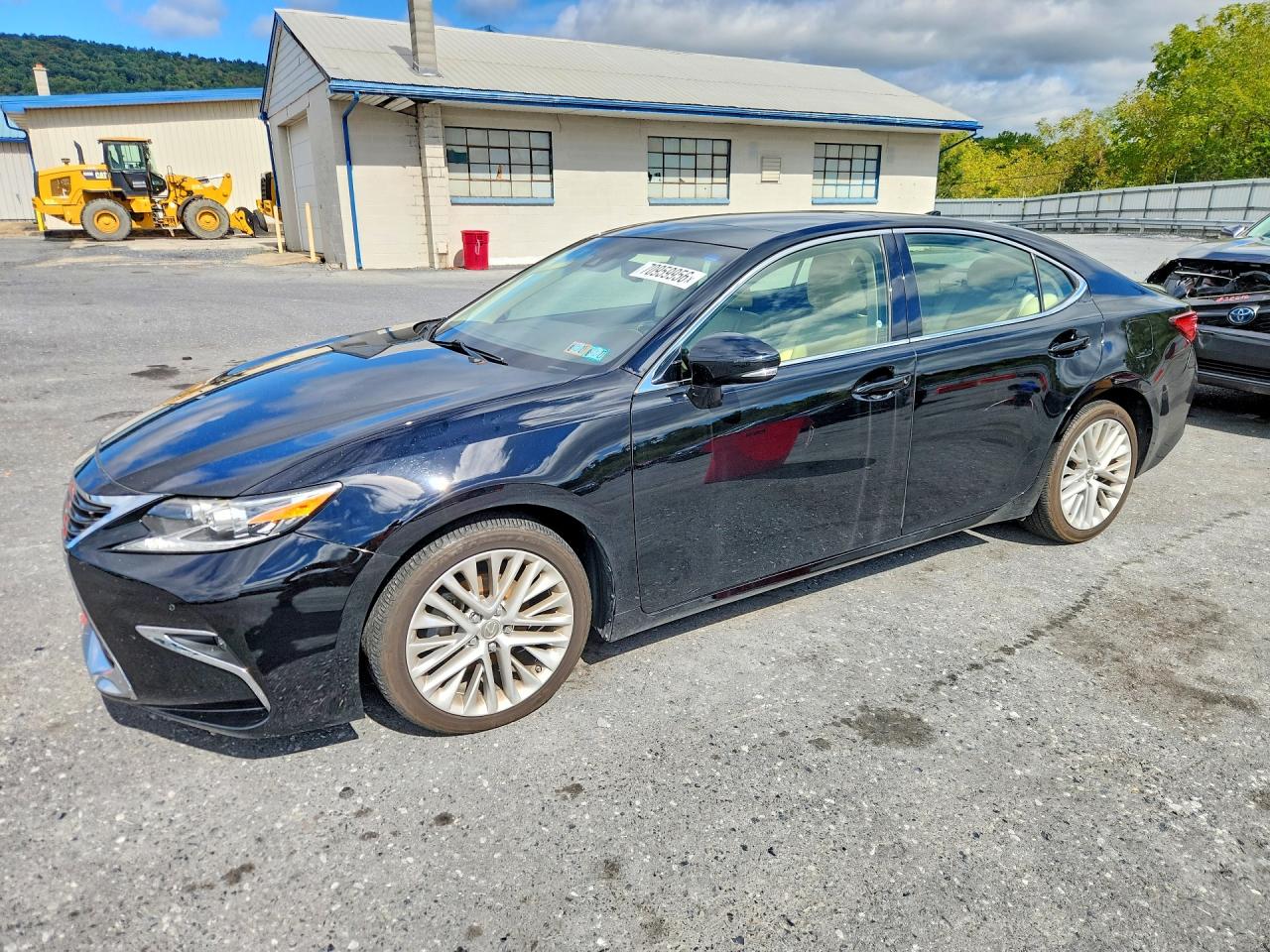 2016 LEXUS ES350 350 — Front 3/4
