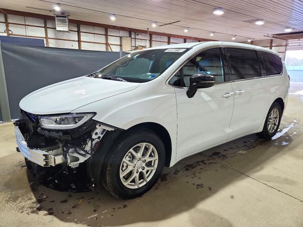 2025 CHRYSLER PACIFICA Select — Front 3/4