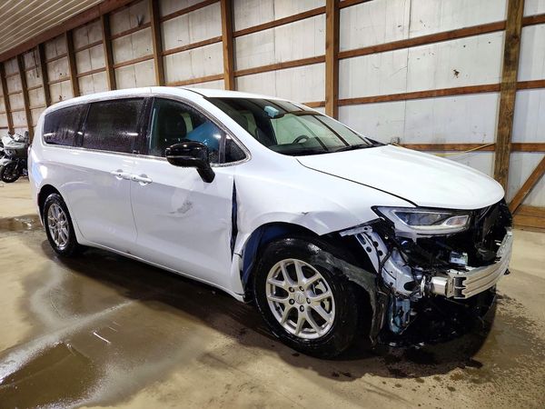 2025 CHRYSLER PACIFICA Select — Passenger 3/4