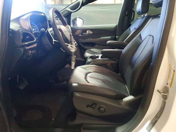 2025 CHRYSLER PACIFICA Select — DENT