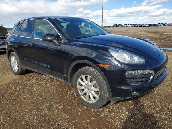 2013 PORSCHE CAYENNE — Passenger 3/4