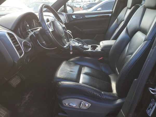 2013 PORSCHE CAYENNE — DENT