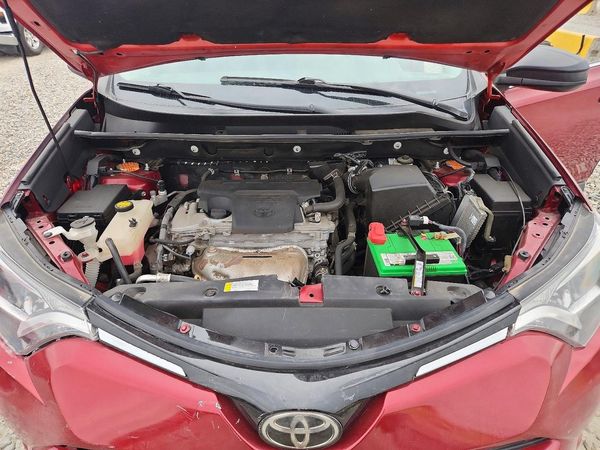 2018 TOYOTA RAV4 LE — Engine bay