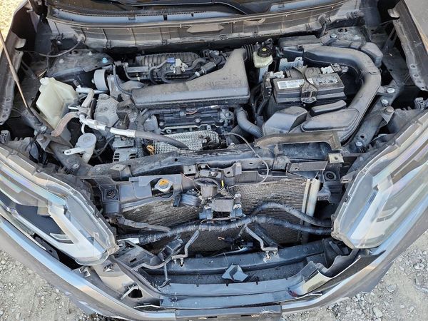 2020 NISSAN ROGUE — Engine bay