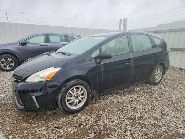2014 TOYOTA PRIUS — Front 3/4