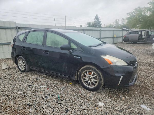 2014 TOYOTA PRIUS — Passenger 3/4