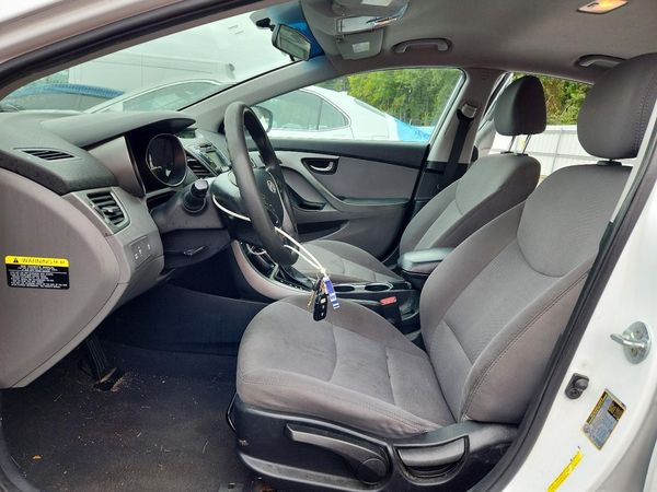 2016 HYUNDAI ELANTRA — DENT