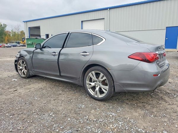 2015 INFINITI Q70 — DSRA