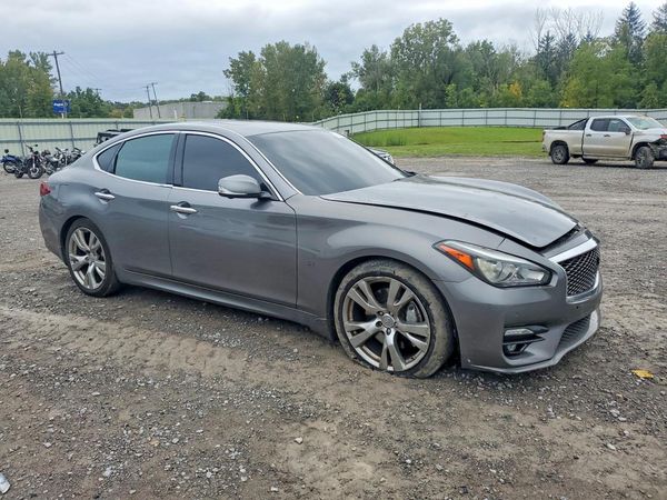 2015 INFINITI Q70 — Passenger 3/4