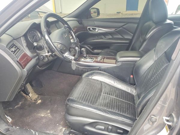 2015 INFINITI Q70 — DENT
