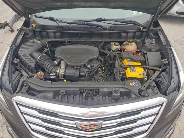 2018 CADILLAC XT5 Luxury — Engine bay
