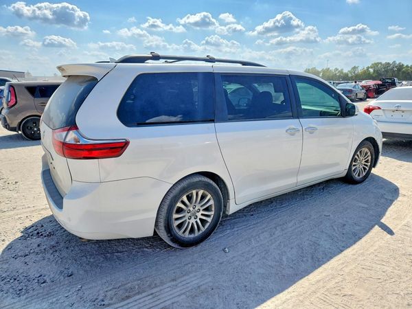 2015 TOYOTA SIENNA — PSRA