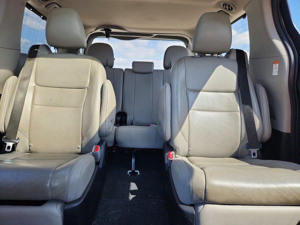 2015 TOYOTA SIENNA — SUVN