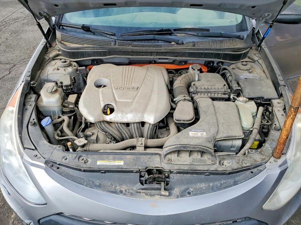 2012 HYUNDAI SONATA Middle level — Engine bay