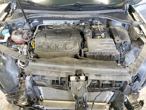 2022 VOLKSWAGEN TIGUAN 4Motion SE — Engine bay