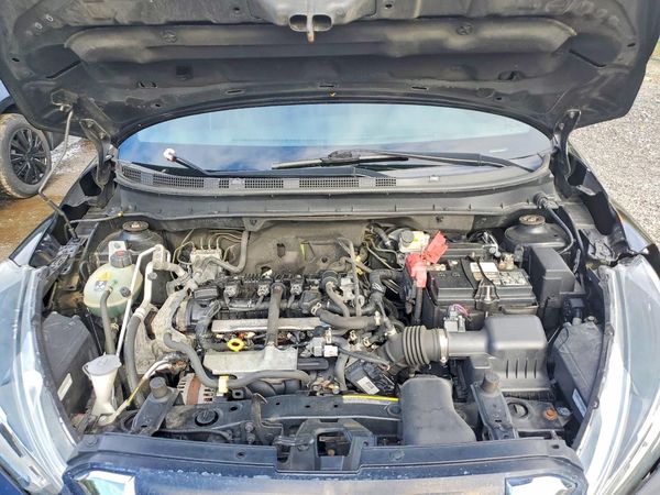 2020 NISSAN KICKS — Engine bay