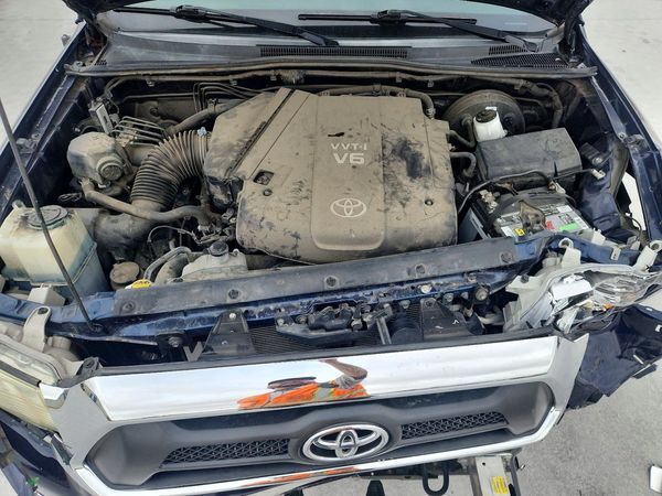 2013 TOYOTA TACOMA Delux — Engine bay