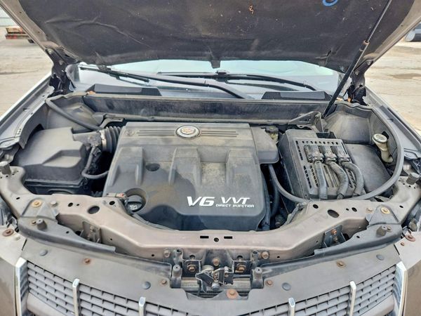 2012 CADILLAC SRX Luxury — Engine bay