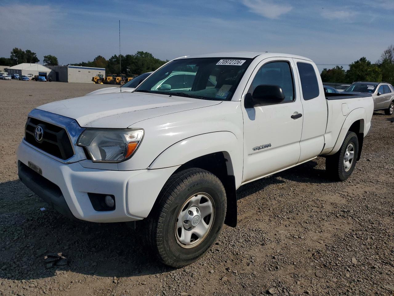 2014 TOYOTA TACOMA Delux Grade — Front 3/4