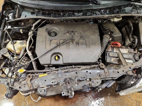 2013 TOYOTA COROLLA — Engine bay