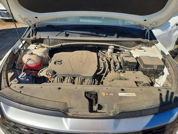 2024 KIA SPORTAGE LX — Engine bay