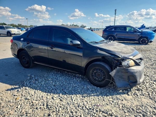 2013 TOYOTA COROLLA — Passenger 3/4
