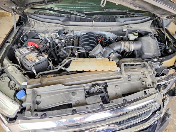 2021 FORD F150 — Engine bay