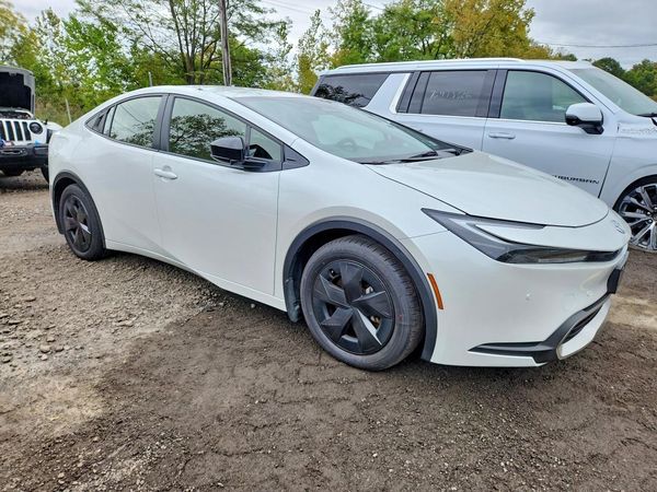 2025 TOYOTA PRIUS — Passenger 3/4