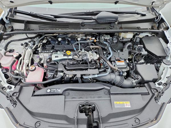 2025 TOYOTA PRIUS — Engine bay