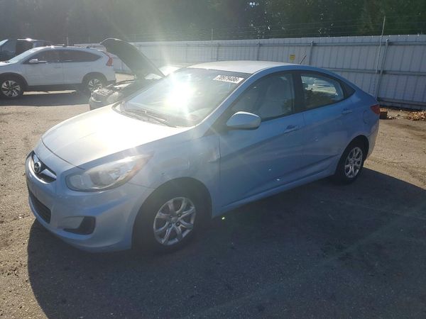 2013 HYUNDAI ACCENT GLS, GS — Front 3/4