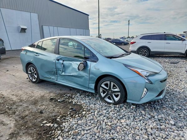 2018 TOYOTA PRIUS — Passenger 3/4