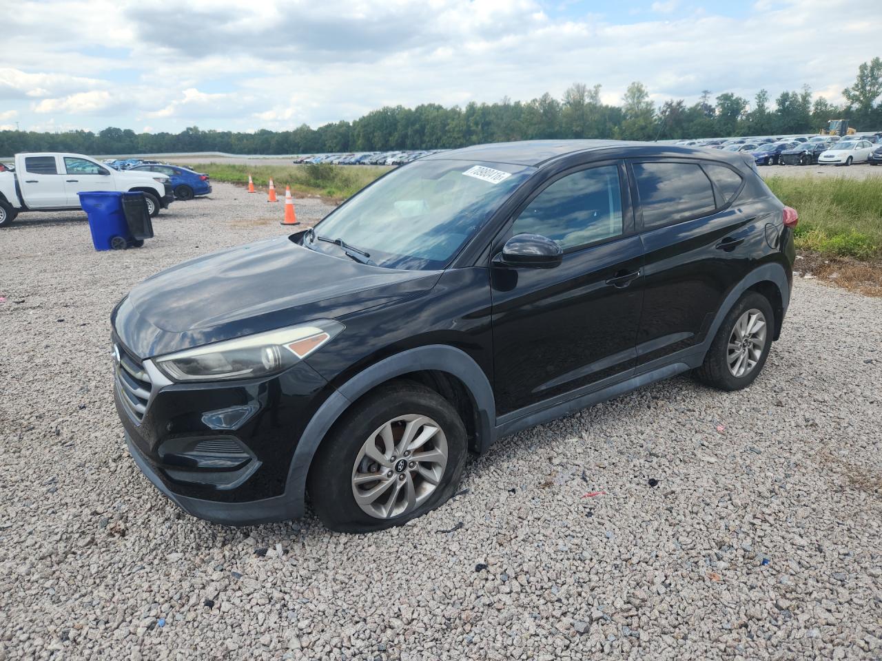 2017 HYUNDAI TUCSON SE (no options) — Front 3/4