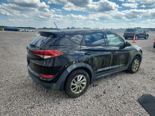2017 HYUNDAI TUCSON SE (no options) — PSRA