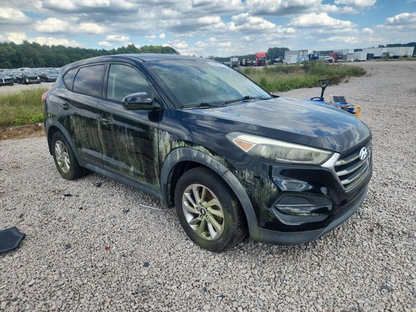 2017 HYUNDAI TUCSON SE (no options) — Passenger 3/4