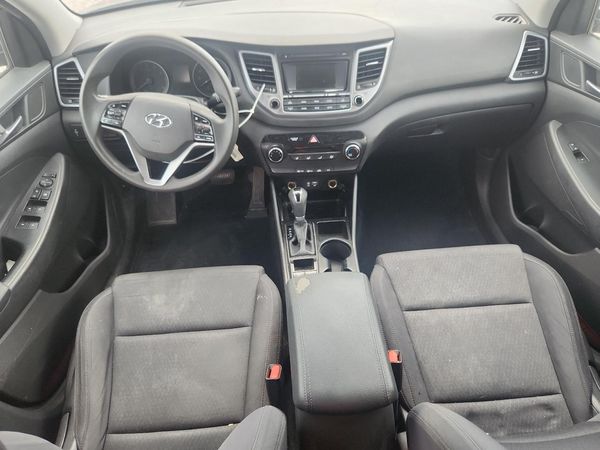 2017 HYUNDAI TUCSON SE (no options) — CKPT