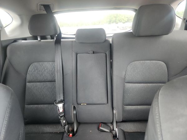 2017 HYUNDAI TUCSON SE (no options) — SUVN