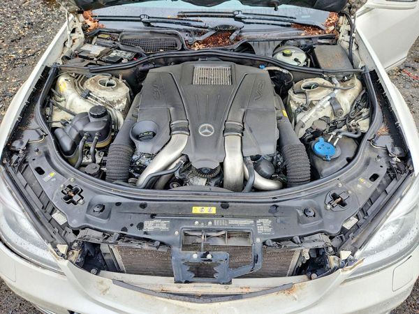2013 MERCEDES-BENZ S-CLASS S550V 4-MATIC — Engine bay