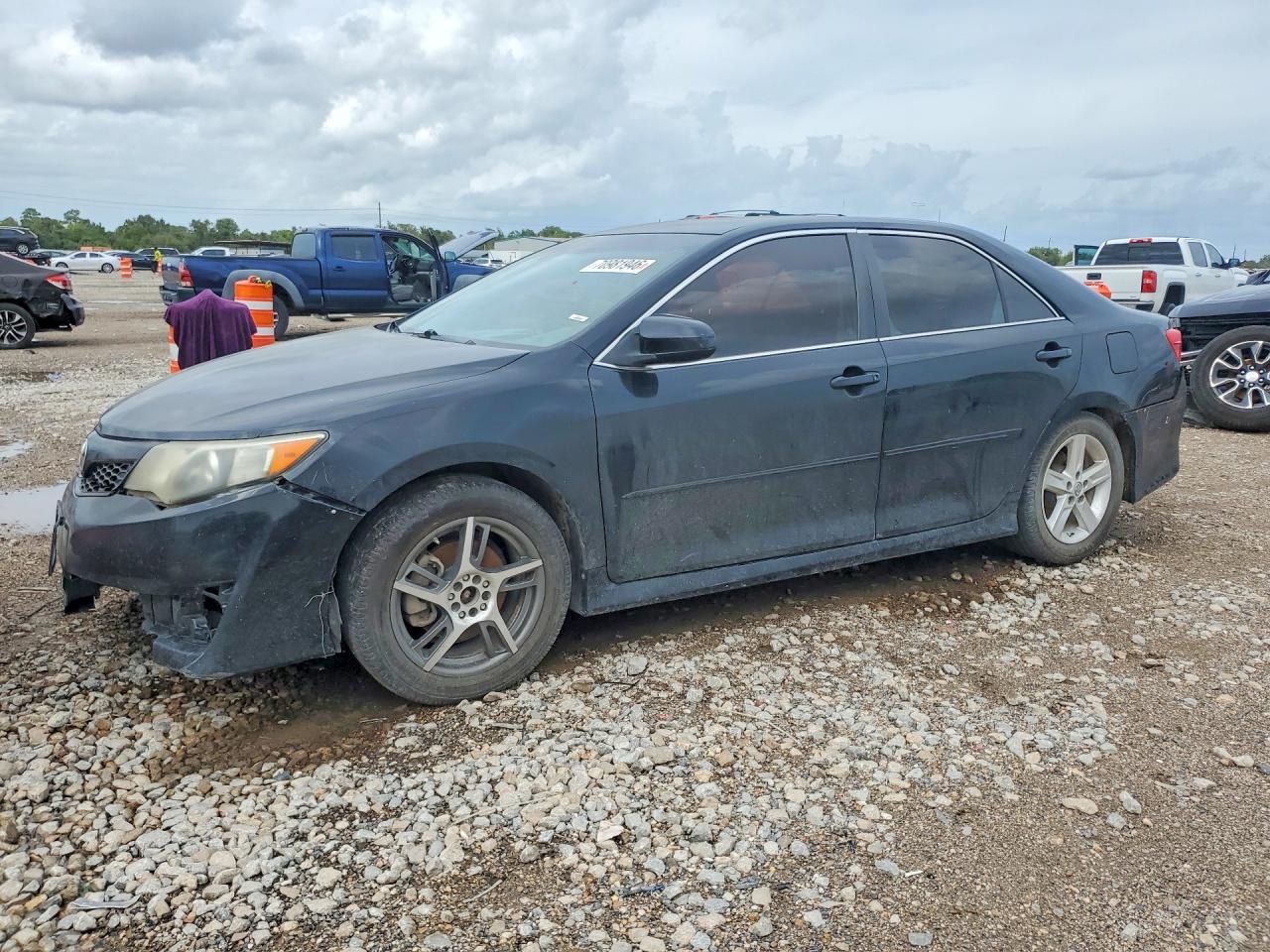 2014 TOYOTA CAMRY — Front 3/4