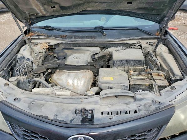 2014 TOYOTA CAMRY — Engine bay