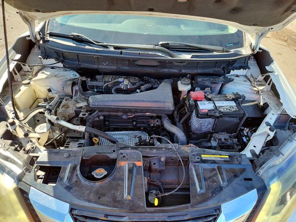 2018 NISSAN ROGUE — Engine bay