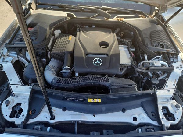 2018 MERCEDES-BENZ E-CLASS E300 — Engine bay