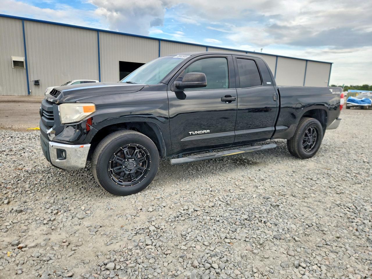 2014 TOYOTA TUNDRA SR5 — Front 3/4