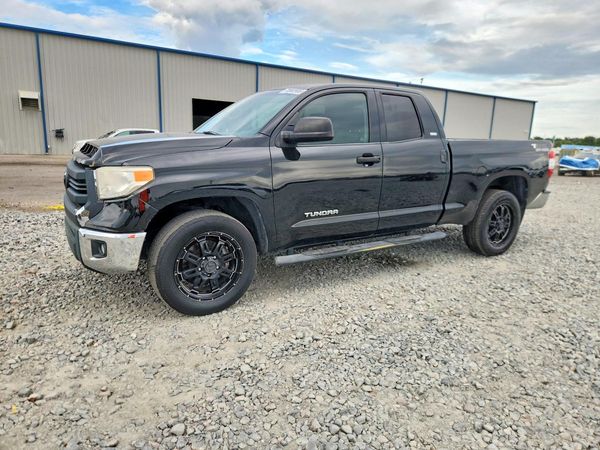 2014 TOYOTA TUNDRA SR5 — Front 3/4