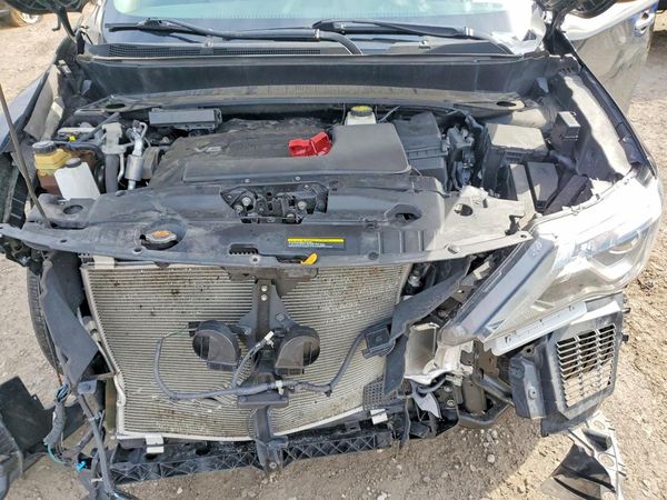 2020 NISSAN PATHFINDER S — Engine bay